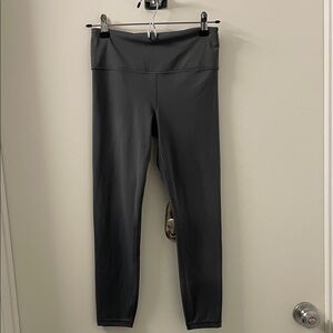 Athleta ElationTrain 7/8 Highwaist slate Tight. Washed once. Never worn Like new